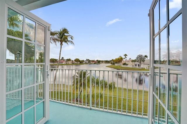 1078 Laguna Springs Dr, Weston, FL 33326