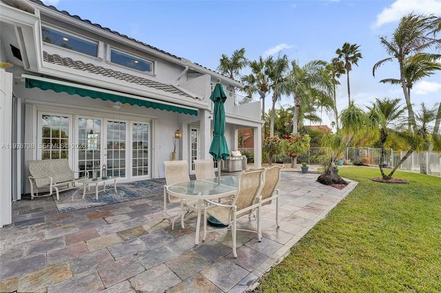 1078 Laguna Springs Dr, Weston, FL 33326