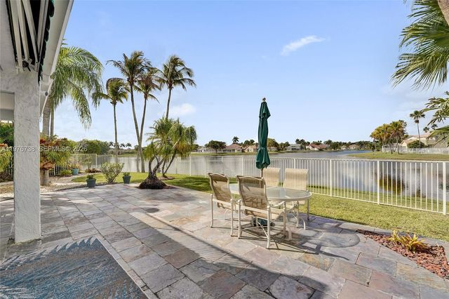 1078 Laguna Springs Dr, Weston, FL 33326
