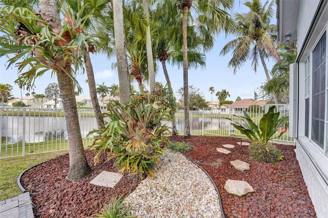 1078 Laguna Springs Dr, Weston, FL 33326