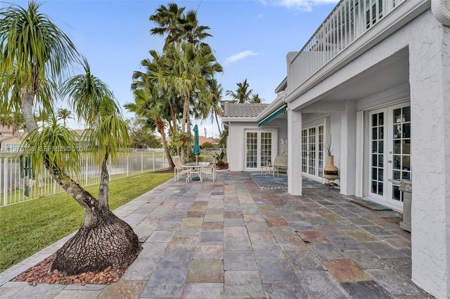 1078 Laguna Springs Dr, Weston, FL 33326