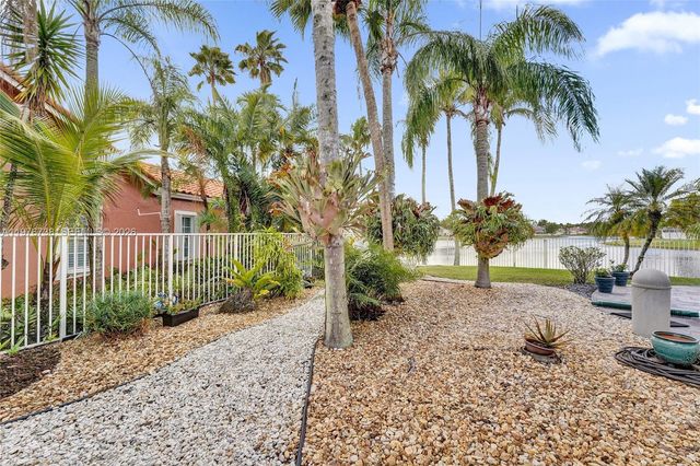 1078 Laguna Springs Dr, Weston, FL 33326