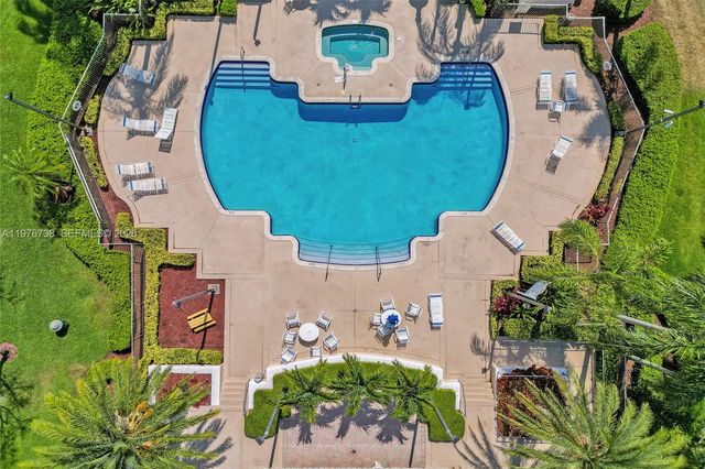 1078 Laguna Springs Dr, Weston, FL 33326