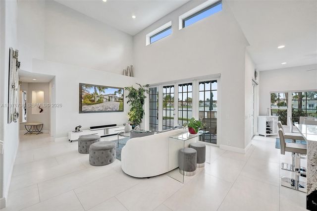 1078 Laguna Springs Dr, Weston, FL 33326