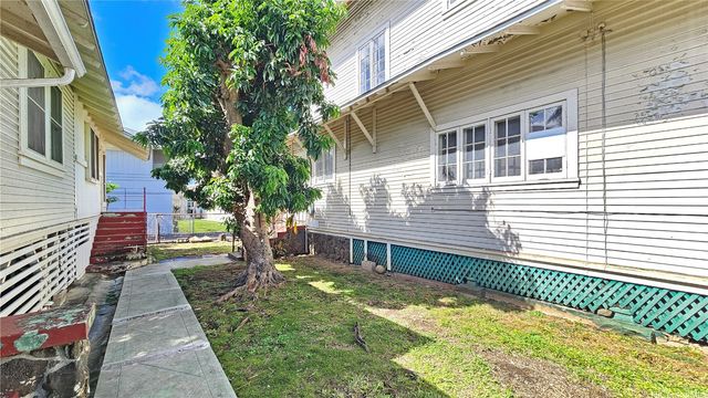 1727 Nuuanu Avenue, Honolulu, HI 96817