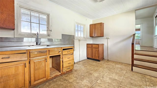 1727 Nuuanu Avenue, Honolulu, HI 96817