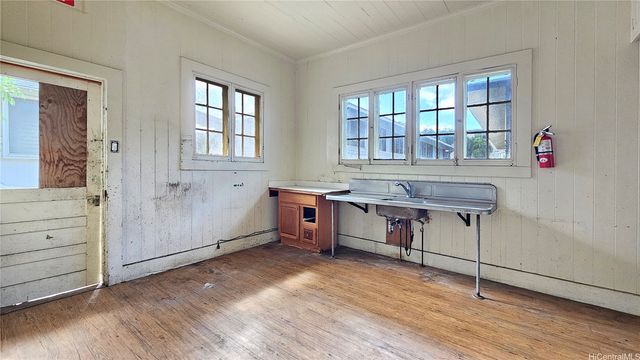 1727 Nuuanu Avenue, Honolulu, HI 96817