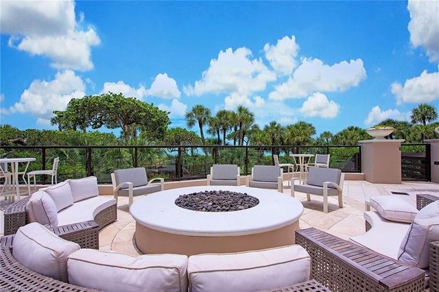 8665 Bay Colony DR 201, Naples, FL 34108