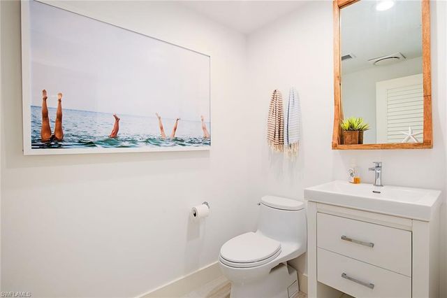 8665 Bay Colony DR 201, Naples, FL 34108