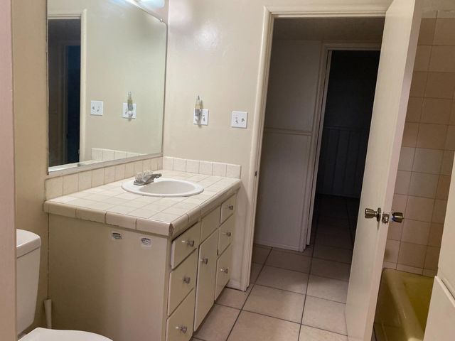 1916 Ashlan, Clovis, CA 93611