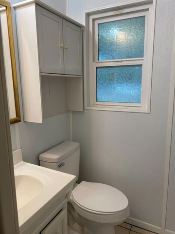 1916 Ashlan, Clovis, CA 93611