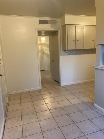 1916 Ashlan, Clovis, CA 93611