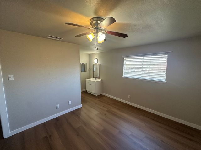 2626 Nina, Grand Prairie, TX 75052