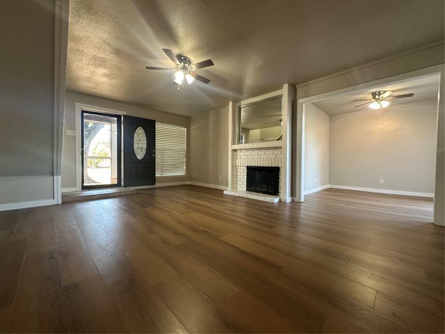 2626 Nina, Grand Prairie, TX 75052