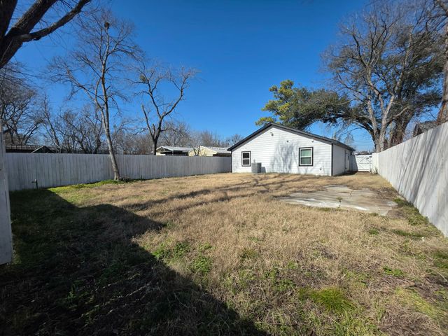 924 E Titus Street, Mexia, TX 76667