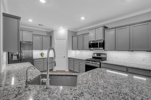 309 Lochvale Peak Court, Montgomery, TX 77316