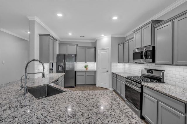 309 Lochvale Peak Court, Montgomery, TX 77316