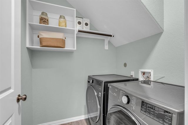 309 Lochvale Peak Court, Montgomery, TX 77316