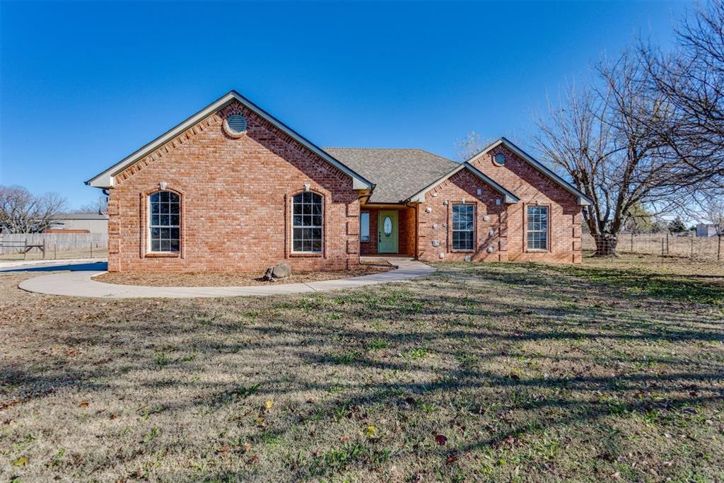 Image 1 of property listing at 1053 S Mustang Road, Blanchard, OK 73010
