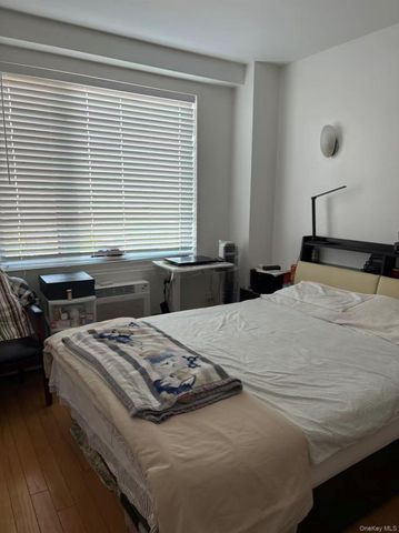 13621 Latimer Place 6G, Flushing, NY 11354