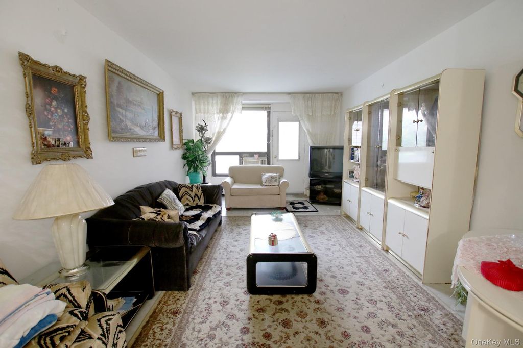 61-45 98th Street 2C, Rego Park, NY 11374 — photo 4