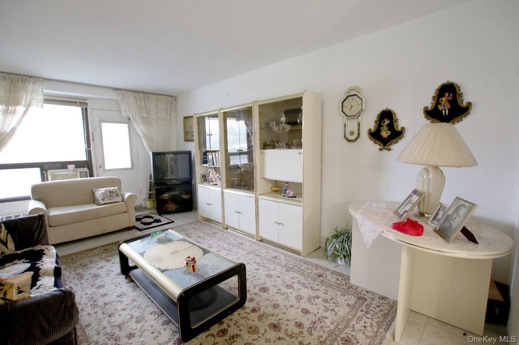 61-45 98th Street 2C, Rego Park, NY 11374 — photo 5