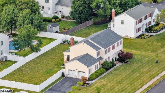 2 Daniel Dr, Hillsborough Twp., NJ 08844