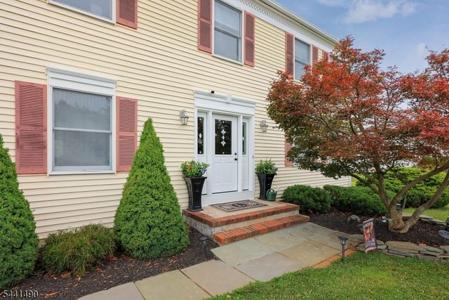 2 Daniel Dr, Hillsborough Twp., NJ 08844