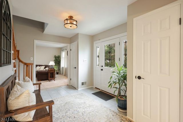 2 Daniel Dr, Hillsborough Twp., NJ 08844