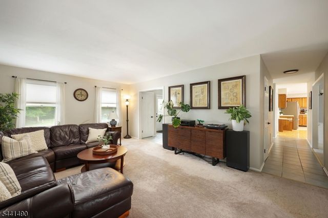 2 Daniel Dr, Hillsborough Twp., NJ 08844