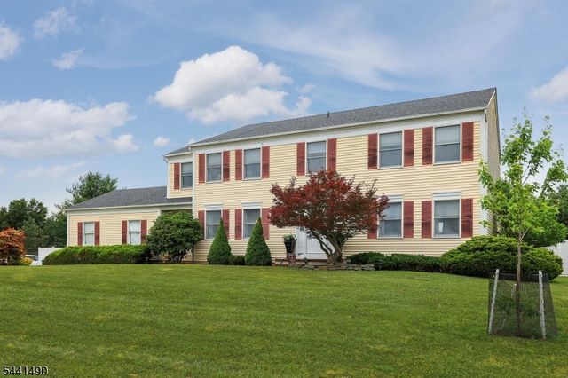 2 Daniel Dr, Hillsborough Twp., NJ 08844