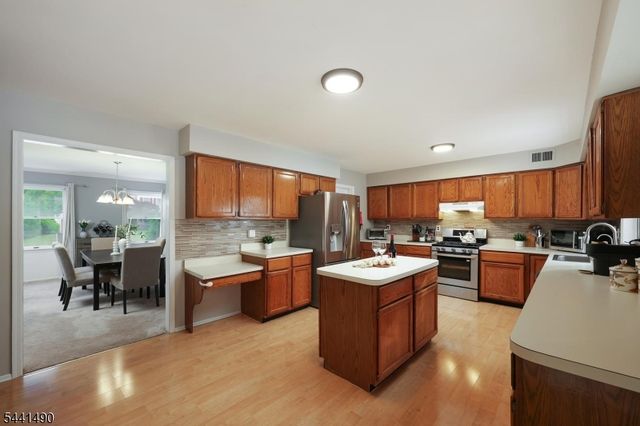 2 Daniel Dr, Hillsborough Twp., NJ 08844