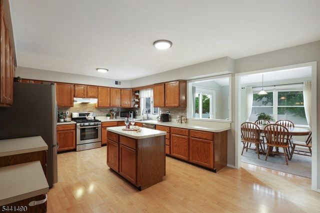 2 Daniel Dr, Hillsborough Twp., NJ 08844