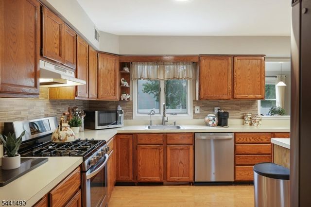 2 Daniel Dr, Hillsborough Twp., NJ 08844