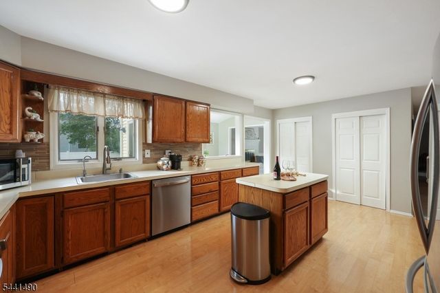 2 Daniel Dr, Hillsborough Twp., NJ 08844