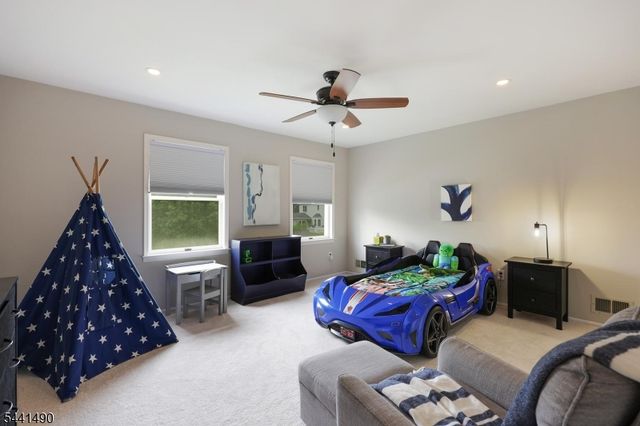 2 Daniel Dr, Hillsborough Twp., NJ 08844