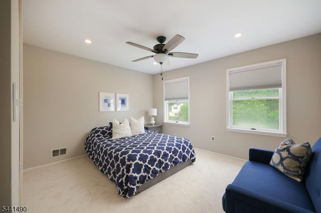 2 Daniel Dr, Hillsborough Twp., NJ 08844