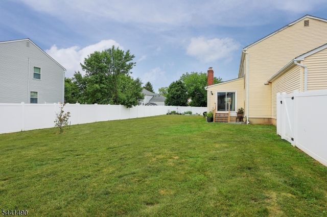 2 Daniel Dr, Hillsborough Twp., NJ 08844