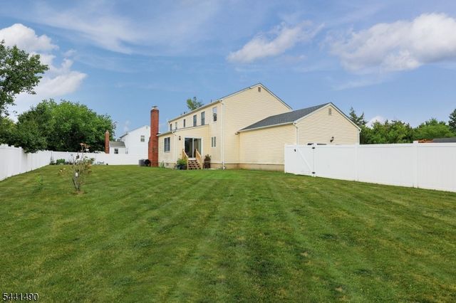 2 Daniel Dr, Hillsborough Twp., NJ 08844