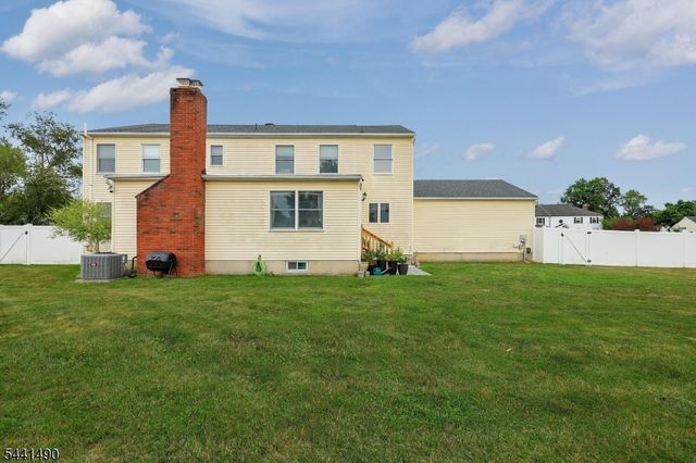 2 Daniel Dr, Hillsborough Twp., NJ 08844