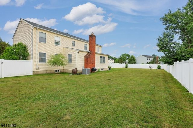 2 Daniel Dr, Hillsborough Twp., NJ 08844