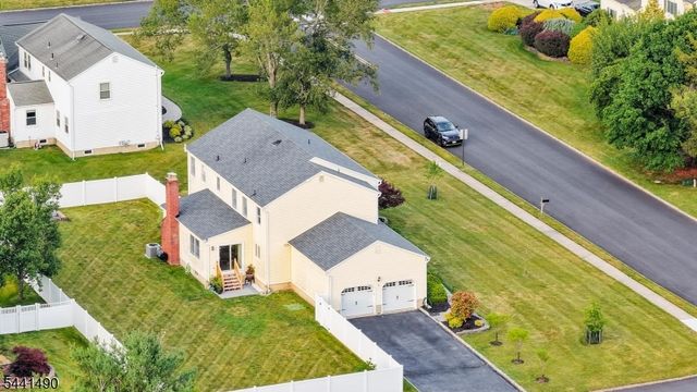 2 Daniel Dr, Hillsborough Twp., NJ 08844