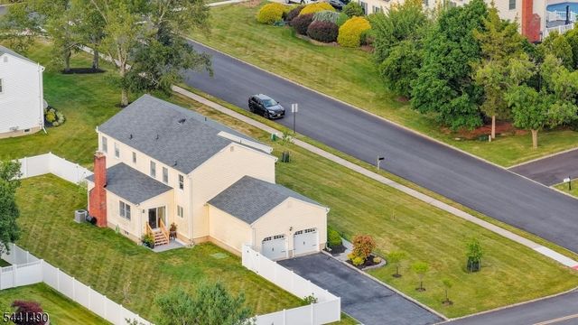 2 Daniel Dr, Hillsborough Twp., NJ 08844