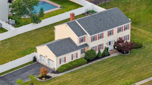2 Daniel Dr, Hillsborough Twp., NJ 08844