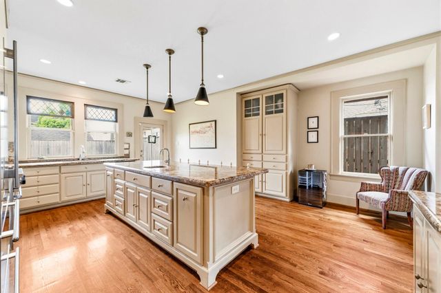 1521 Kipling Street, Houston, TX 77006