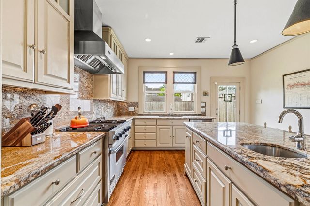 1521 Kipling Street, Houston, TX 77006