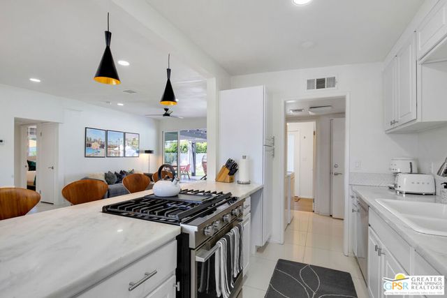 631 S El Cielo Road, Palm Springs, CA 92264