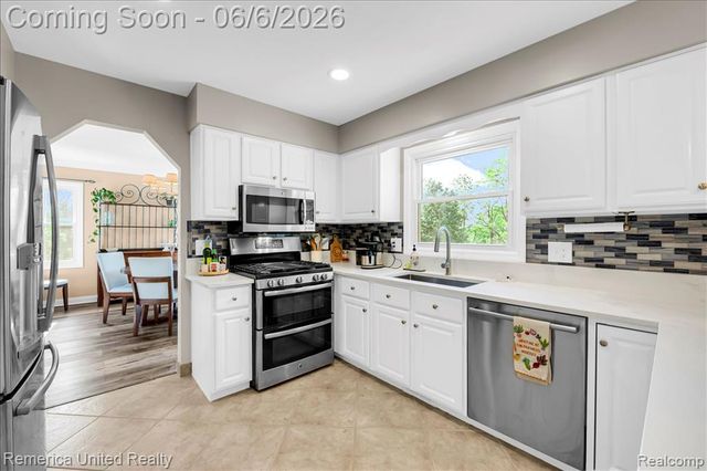 6503 Mountview, Brighton, MI 48116