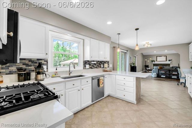 6503 Mountview, Brighton, MI 48116
