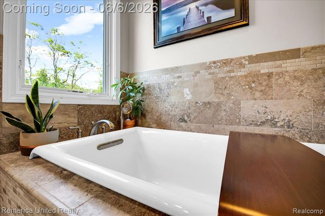 6503 Mountview, Brighton, MI 48116
